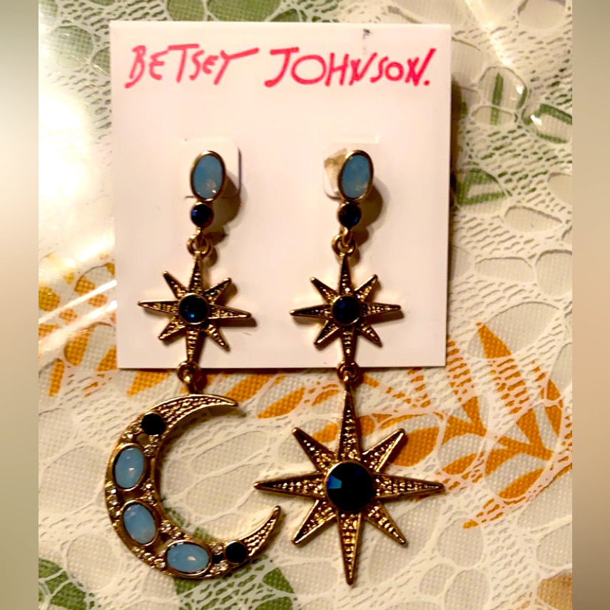 Betsey Johnson Earrings 25$